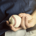プロ野球の始球式に参加するには？―夢のマウンドに立つための方法